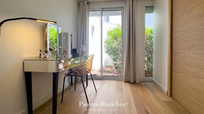 Image No.20-6 Bed House for sale