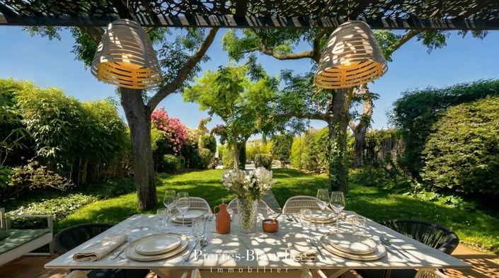 Image No.5-6 Bed House for sale