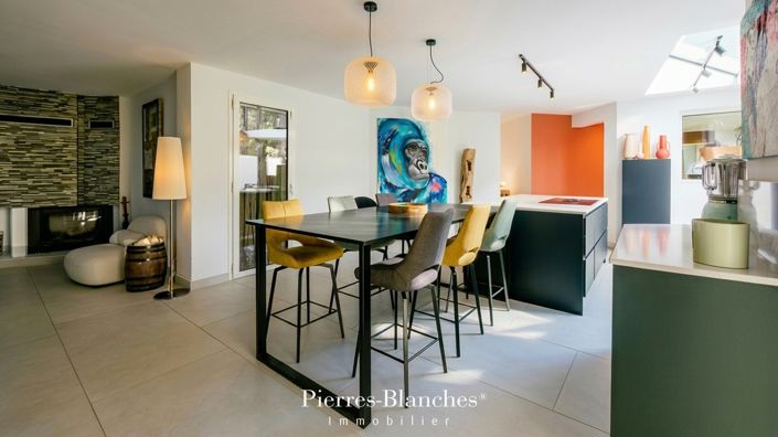 Image No.6-6 Bed House for sale