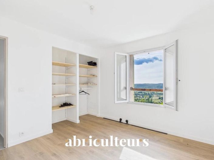 Image No.18-3 Bed Apartment for sale