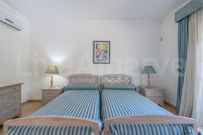 Image No.22-6 Bed House for sale