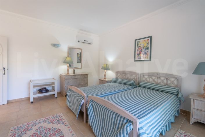 Image No.23-6 Bed House for sale