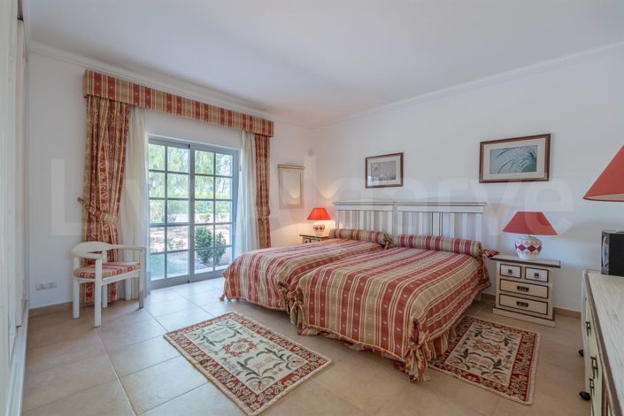 Image No.27-6 Bed House for sale