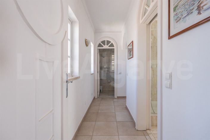 Image No.37-6 Bed House for sale