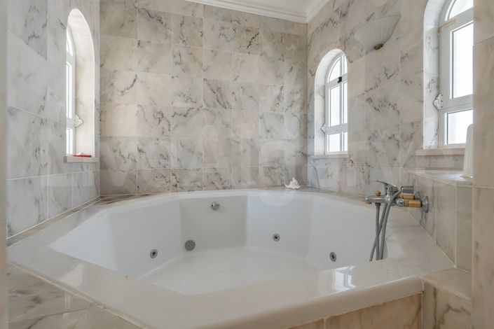 Image No.39-6 Bed House for sale