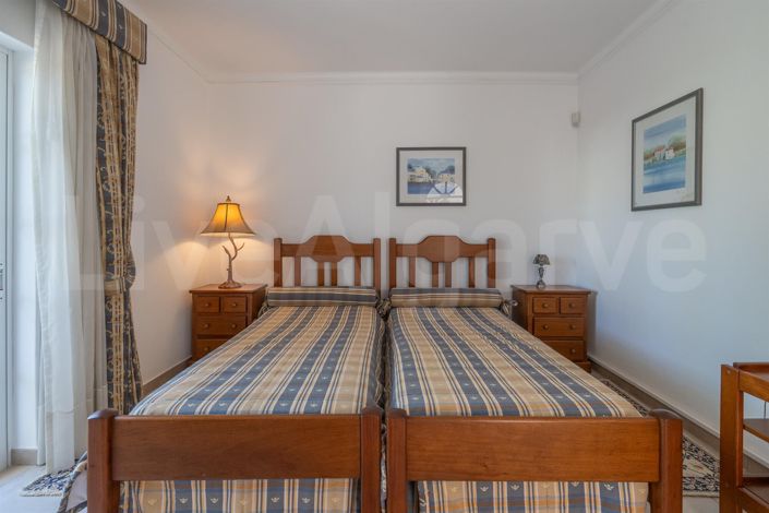 Image No.44-6 Bed House for sale