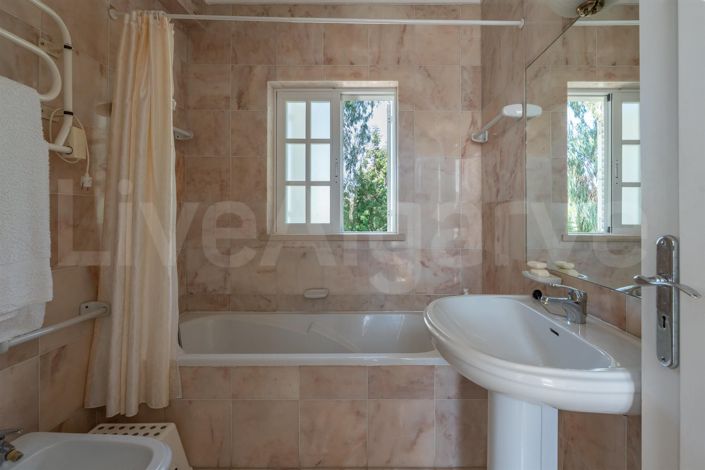 Image No.45-6 Bed House for sale