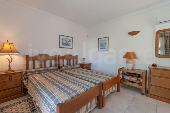 Image No.46-6 Bed House for sale