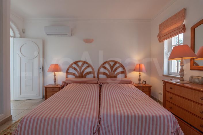 Image No.47-6 Bed House for sale