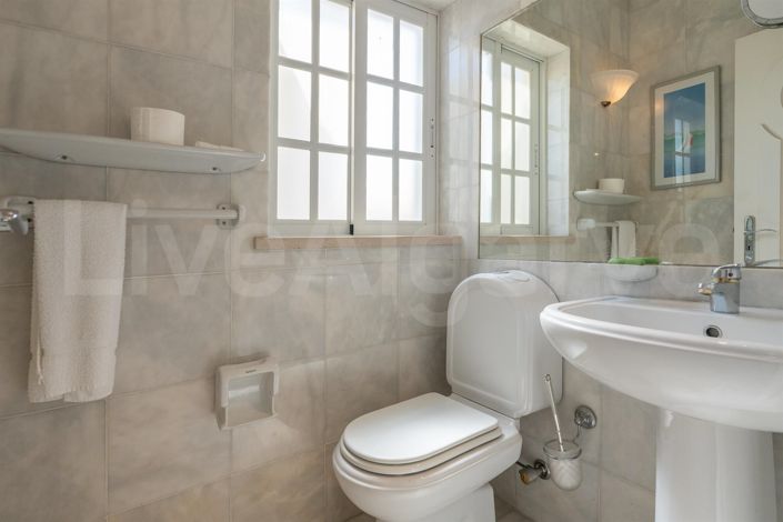 Image No.48-6 Bed House for sale