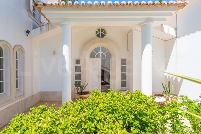 Image No.5-6 Bed House for sale