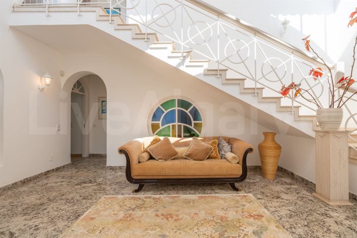 Image No.6-6 Bed House for sale
