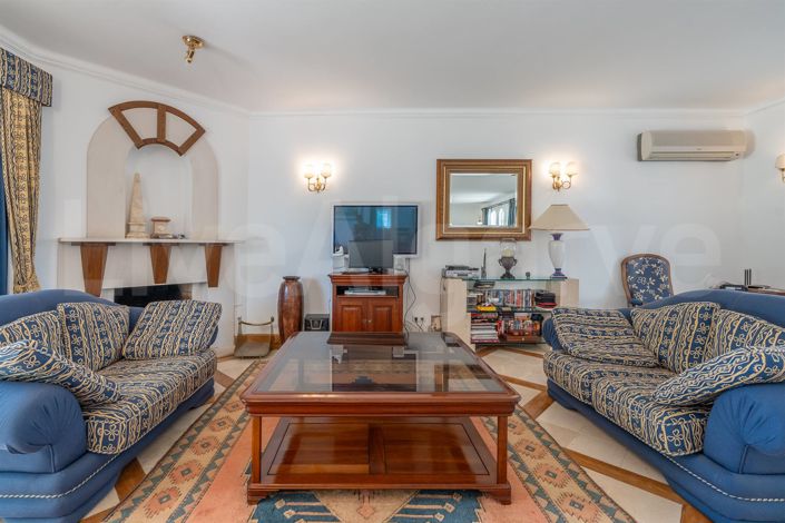 Image No.8-6 Bed House for sale