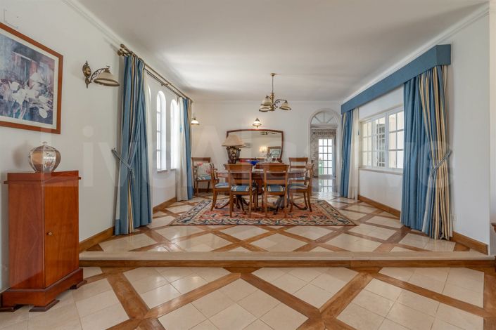 Image No.9-6 Bed House for sale