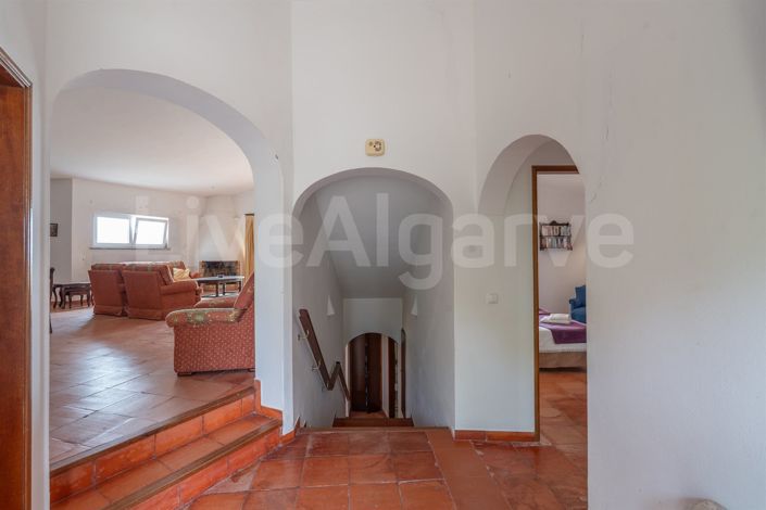 Image No.12-5 Bed House for sale