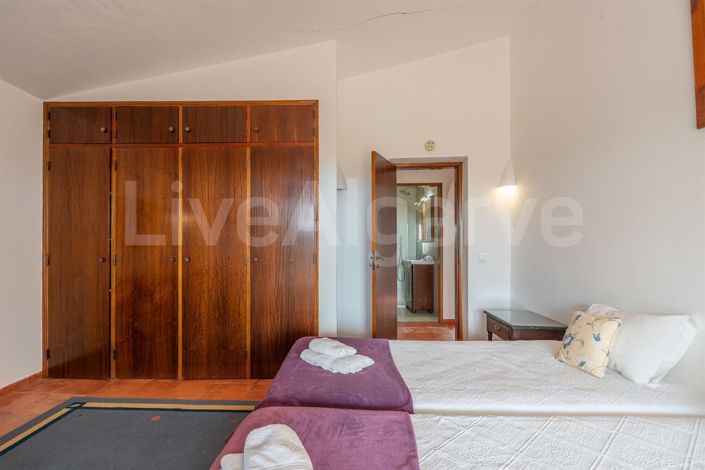 Image No.16-5 Bed House for sale