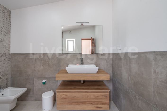 Image No.19-5 Bed House for sale