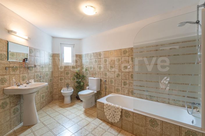 Image No.25-5 Bed House for sale