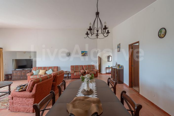Image No.9-5 Bed House for sale