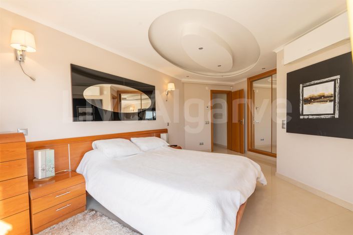 Image No.19-4 Bed House for sale