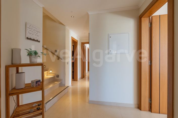 Image No.21-4 Bed House for sale