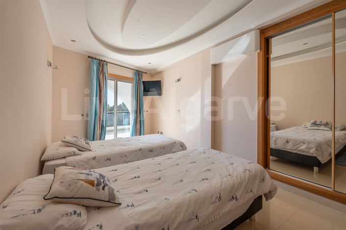 Image No.26-4 Bed House for sale