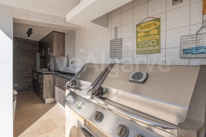 Image No.40-4 Bed House for sale