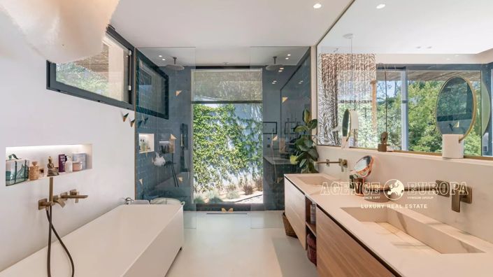 Image No.18-5 Bed House for sale