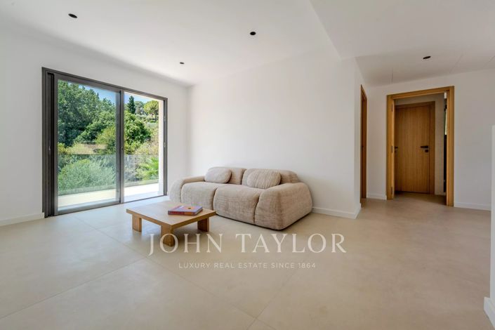 Image No.13-4 Bed House for sale