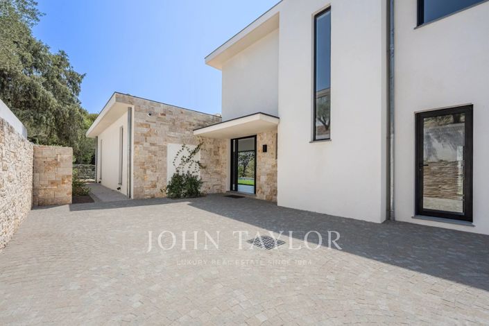 Image No.16-4 Bed House for sale