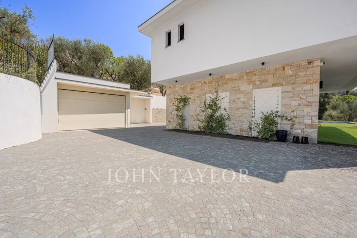 Image No.17-4 Bed House for sale