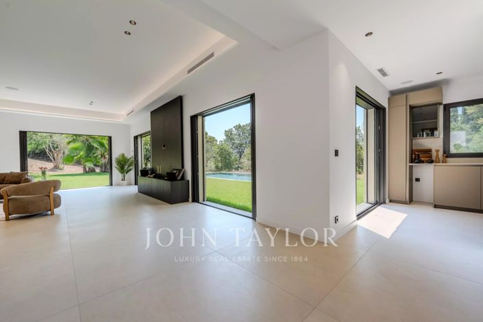 Image No.5-4 Bed House for sale