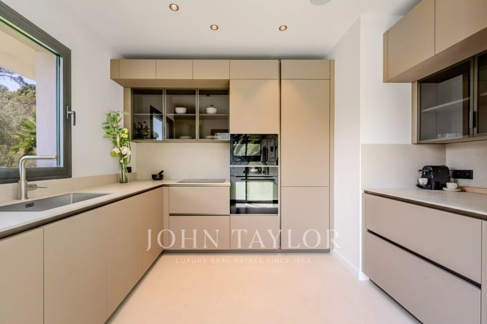 Image No.7-4 Bed House for sale