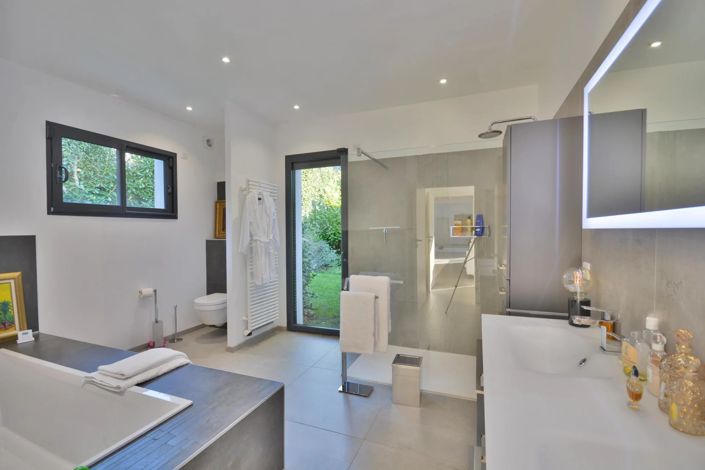 Image No.20-4 Bed House for sale