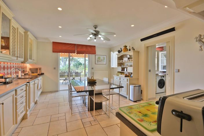 Image No.20-9 Bed House for sale