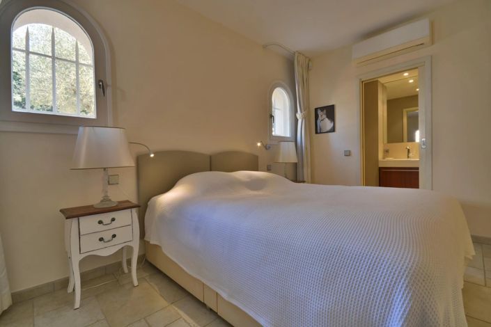 Image No.23-9 Bed House for sale
