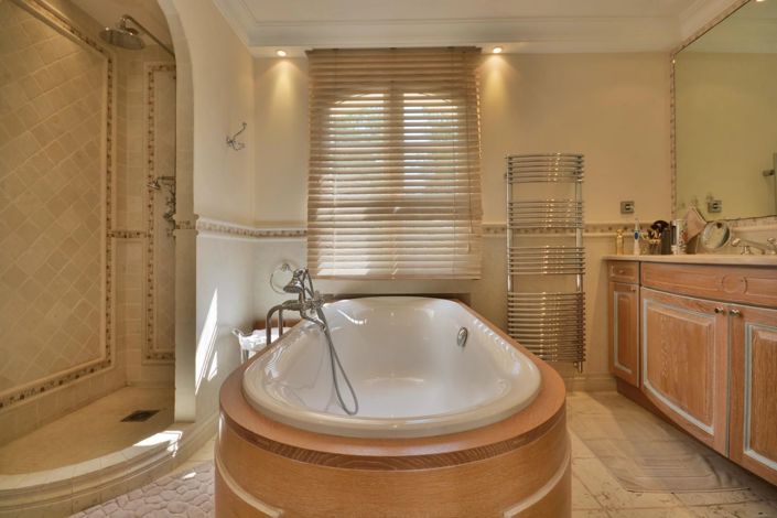 Image No.33-9 Bed House for sale
