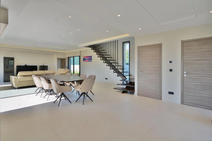 Image No.11-5 Bed House for sale