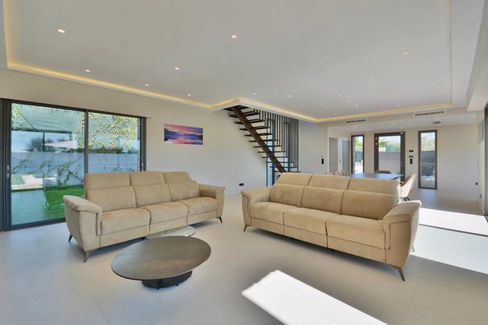 Image No.13-5 Bed House for sale