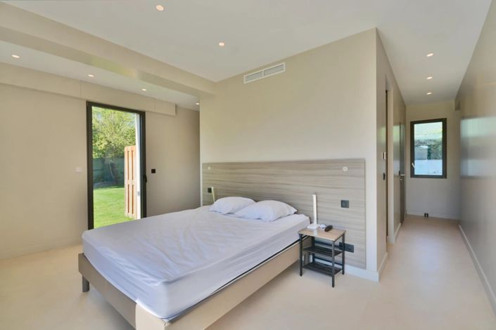 Image No.18-5 Bed House for sale