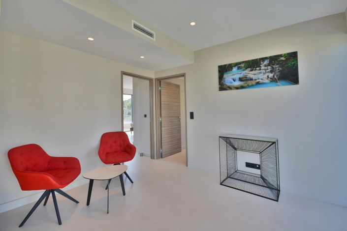 Image No.22-5 Bed House for sale