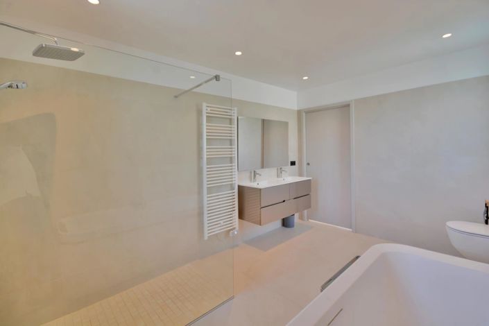 Image No.24-5 Bed House for sale