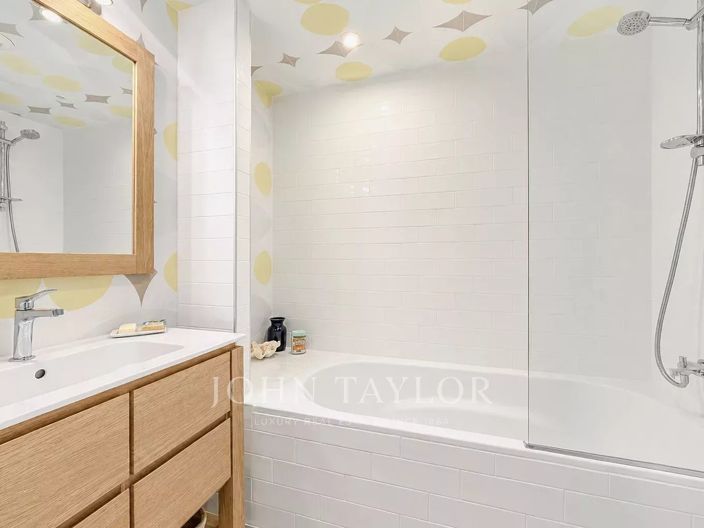 Image No.24-4 Bed House for sale