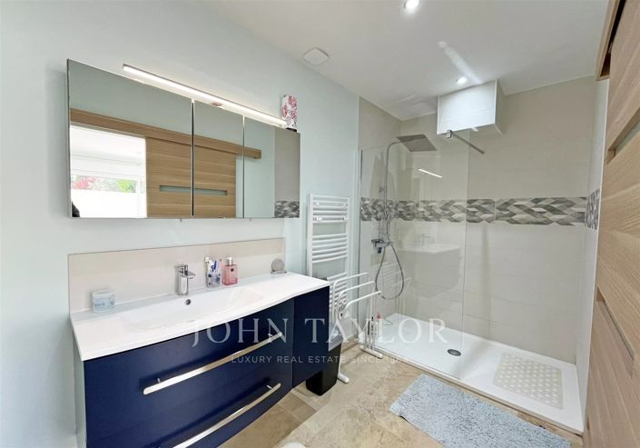 Image No.12-7 Bed House for sale