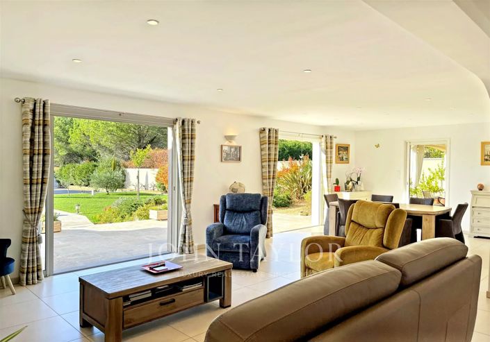 Image No.4-7 Bed House for sale