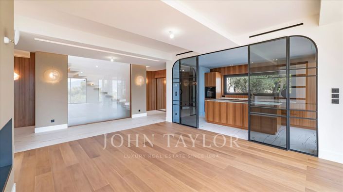 Image No.10-6 Bed House for sale