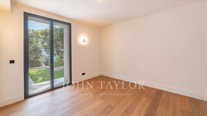 Image No.18-6 Bed House for sale