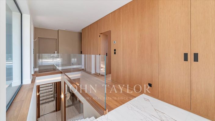 Image No.20-6 Bed House for sale