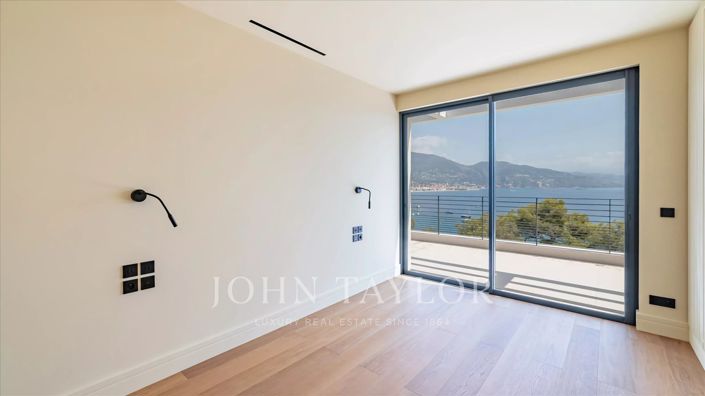 Image No.26-6 Bed House for sale