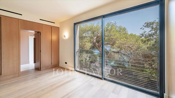 Image No.29-6 Bed House for sale